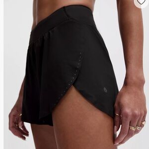 Fast and Free High-Rise Classic-Fit Split Short 3"